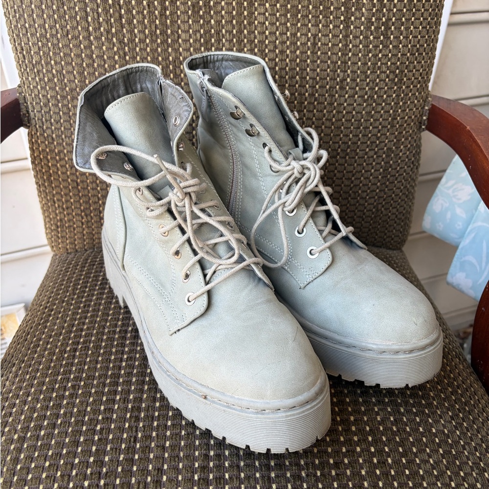 Wanted Women's Light Green Combat Lace-Up Boots